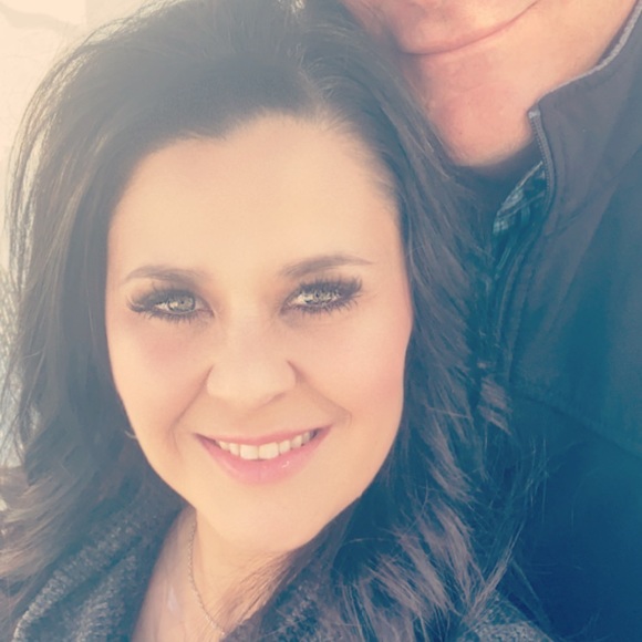 Meet your Posher, Misti - Picture 1 of 1